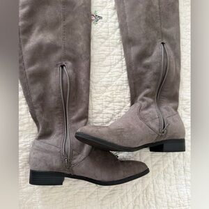 Women's Grey Suede Tall Zip fashion Boots